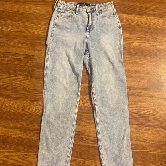 Hollister Denim - Hollister Ultra High Rise Mom Jeans NWOT-27W,5R